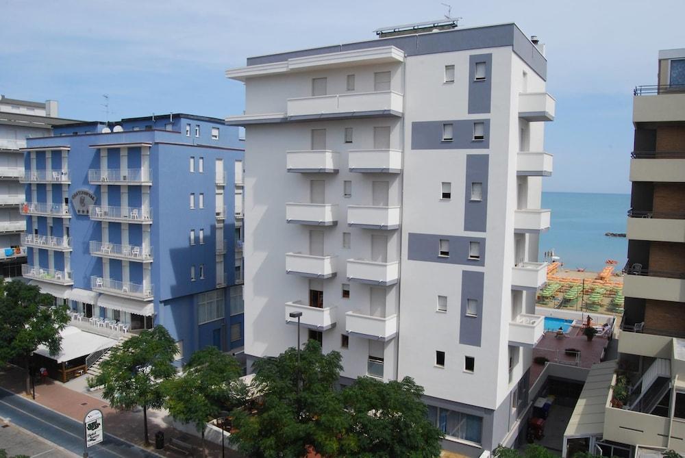 Hotel Embassy Pesaro Ngoại thất bức ảnh