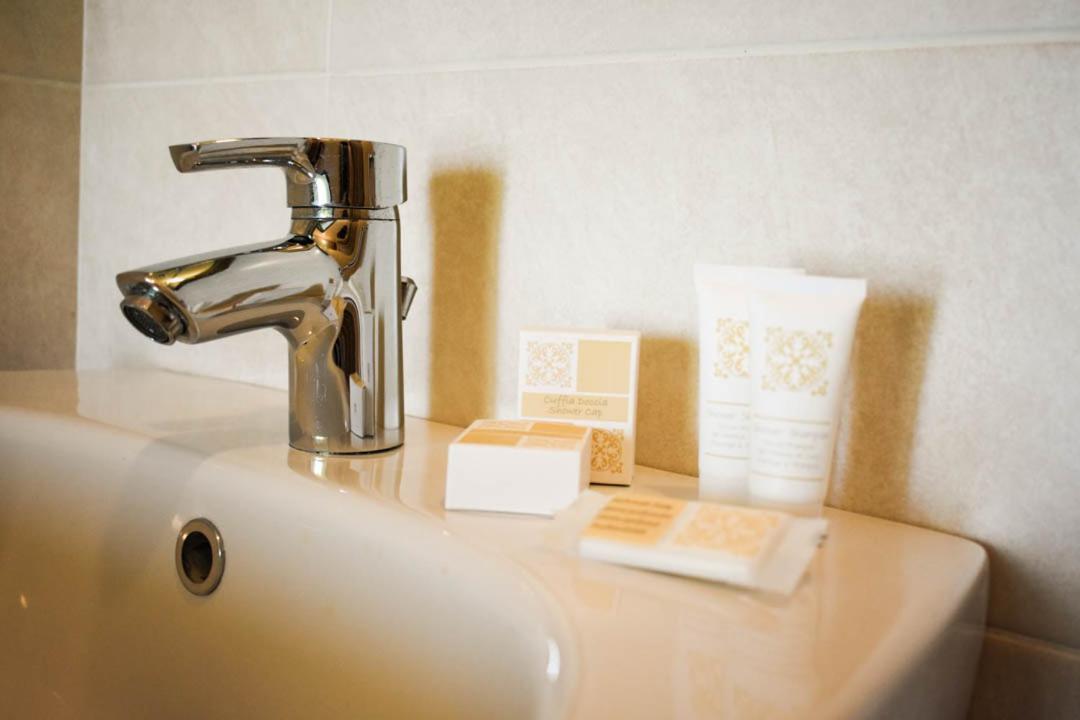 Hotel Embassy Pesaro Ngoại thất bức ảnh