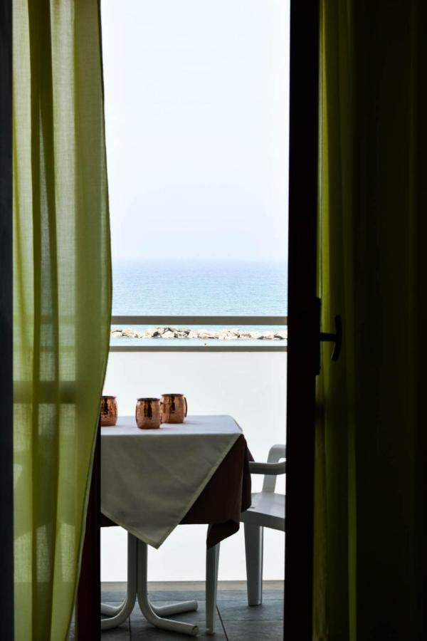 Hotel Embassy Pesaro Ngoại thất bức ảnh