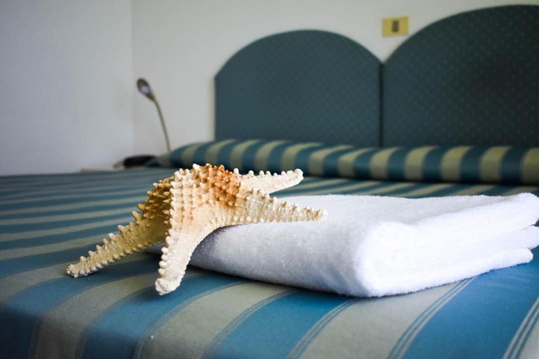Hotel Embassy Pesaro Ngoại thất bức ảnh