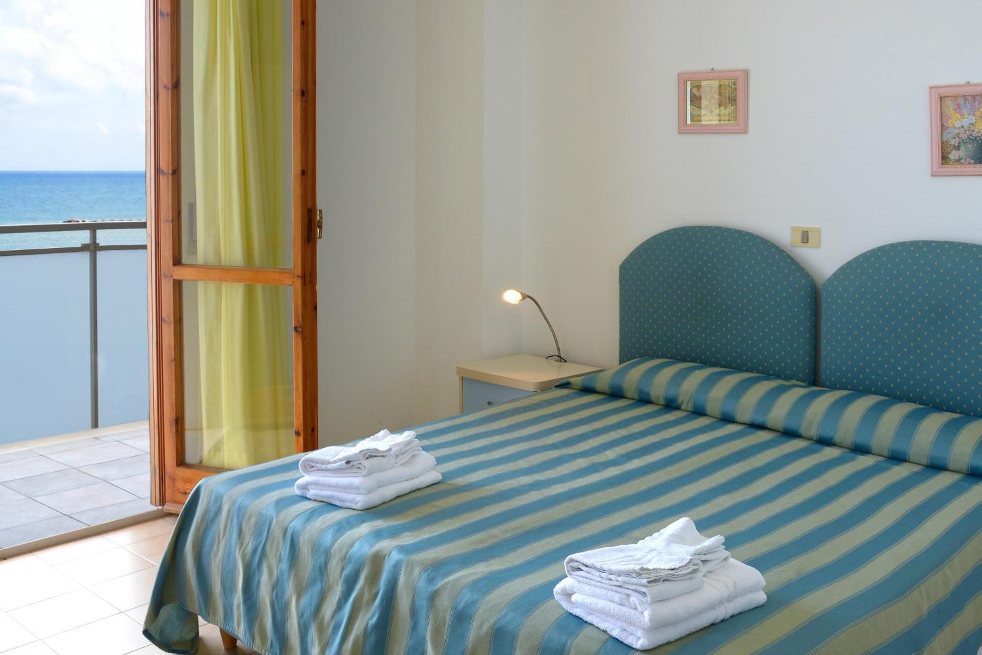 Hotel Embassy Pesaro Ngoại thất bức ảnh